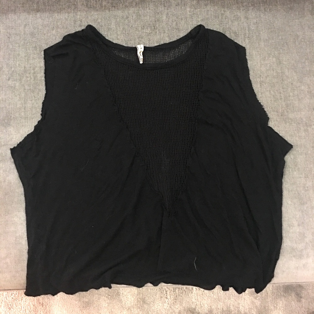 EMMA & SAM Mesh V Sleeveless Tee